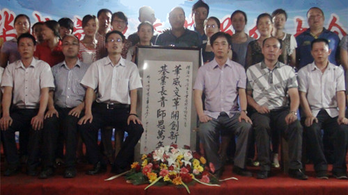 澤亞幫助華威打造了一只具有團結(jié)協(xié)作，勇于創(chuàng)新，管理有序的管理隊伍